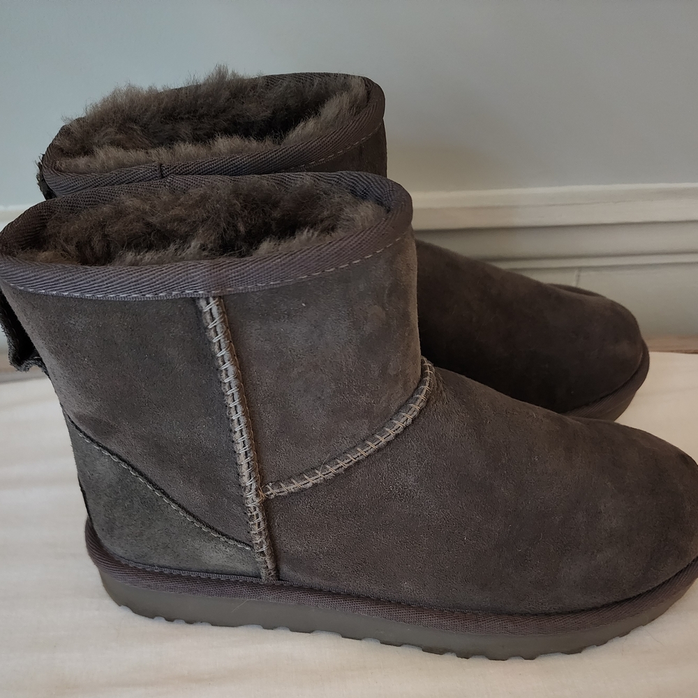 Ugg Classic Mini - image 1